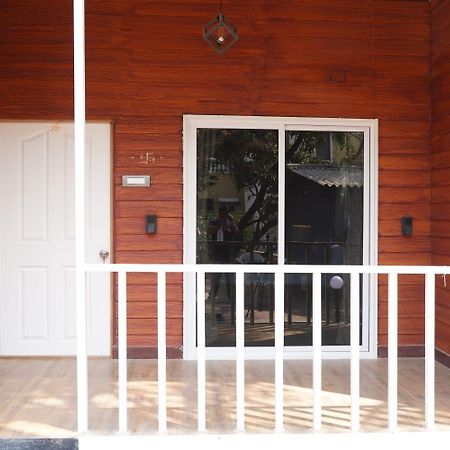 The Mango Leaf Homestay Алібаґ Екстер'єр фото